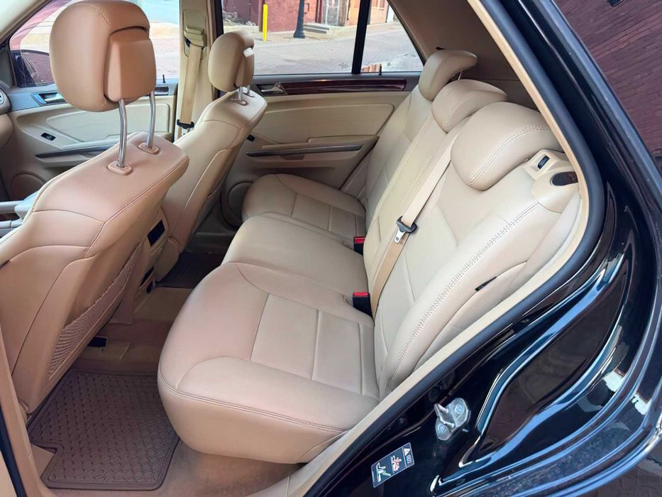 Mercedes-Benz M-Class ML 550      2011