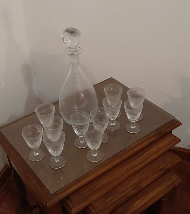 Serviço Garrafa de licor e 11 copos