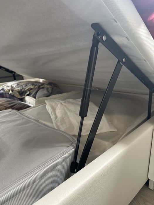 Cama com arrumação IKEA