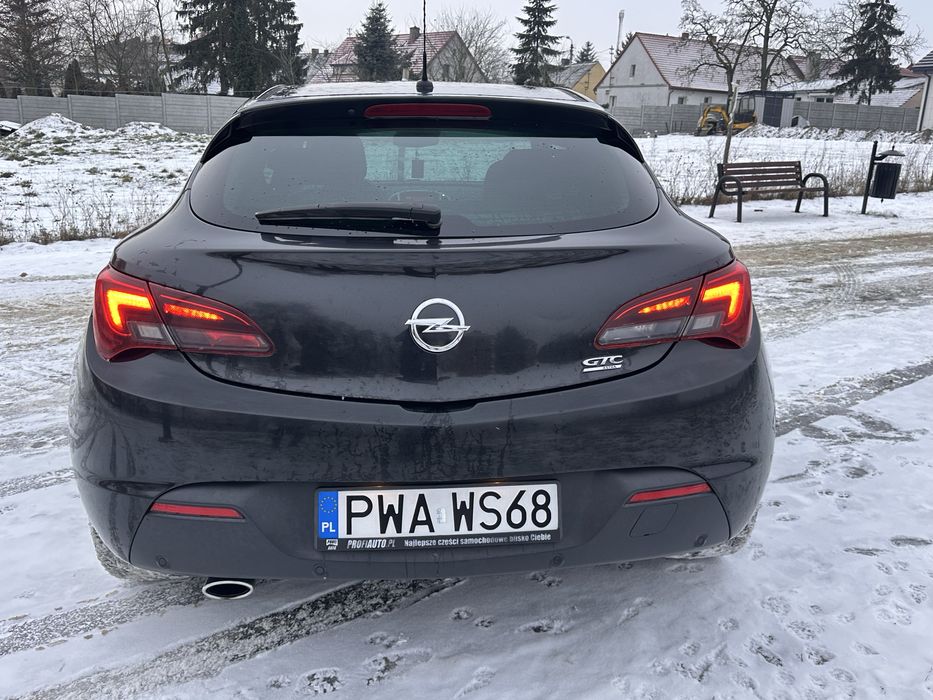 Opel Astra GTC.