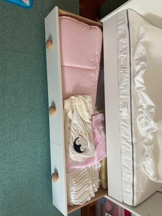 BERÇO IKEA BRANCO, para bébe e criança, com gavetão