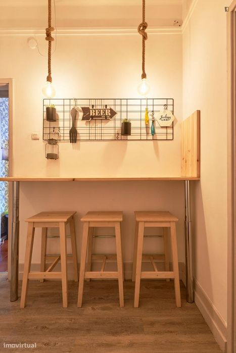Quarto - localizado em Marquês de Pombal Lisbon
