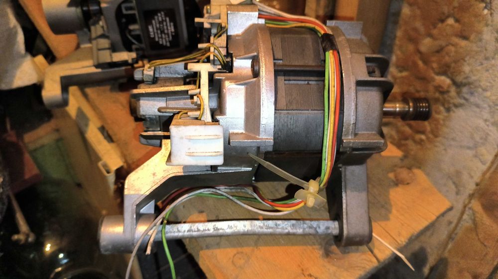 Двигун пральної машини.