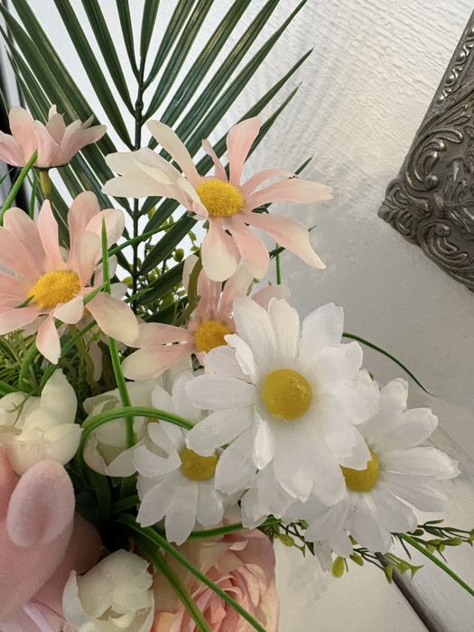 Kompozycja wiosenno wielkanocna  z zajaczkiem