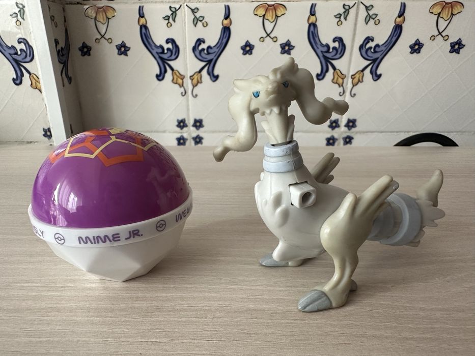 Desenhos animados Pokemon bonecos panda pokebolas revistas