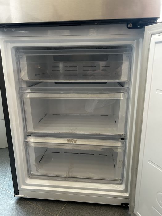 Frigorífico Combinado SAMSUNG RB34C632DSA/EF (No Frost - 185,3 cm - 341L - Inox)