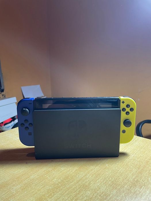 Nintendo Switch - Azul / Amarelo Néon