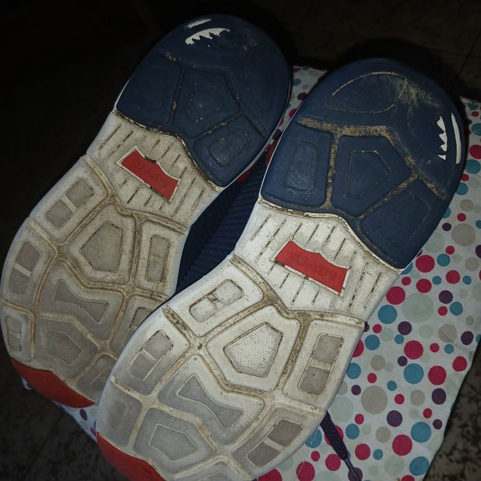 Levi's кросівки унісекс розмір 37. Устілка 23.5 см