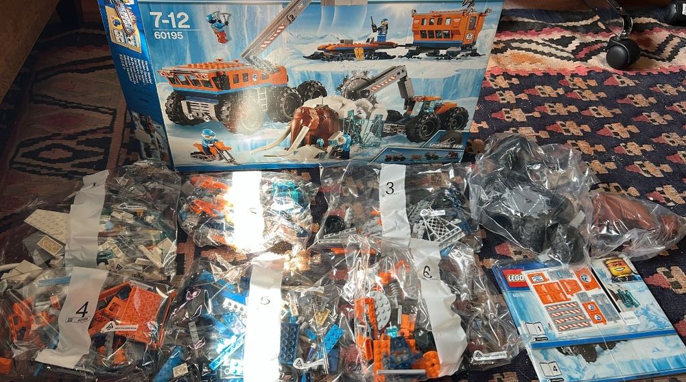 Vendo Lego City 60195: A base de exploração do Ártico