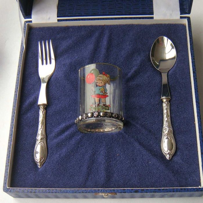 Conjunto de Talheres e Copo de Criança em PRATA marca Águia em Estojo