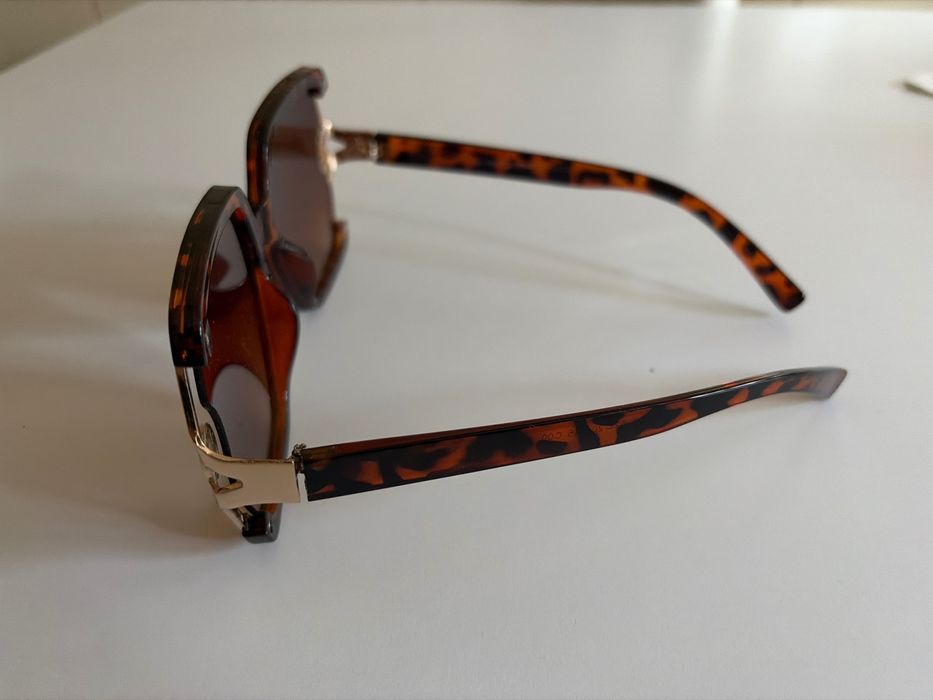 Óculos de sol sem registo