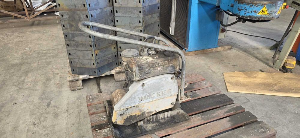 Vendo 1 compactador Wacker a funcionar como novo