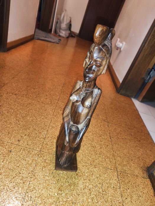 Estátua de Madeira Africana