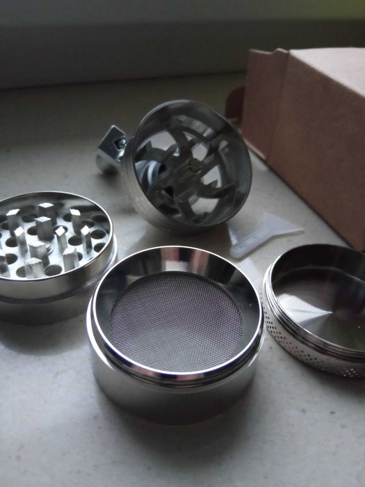 Mini młynek - metalowy, solidny