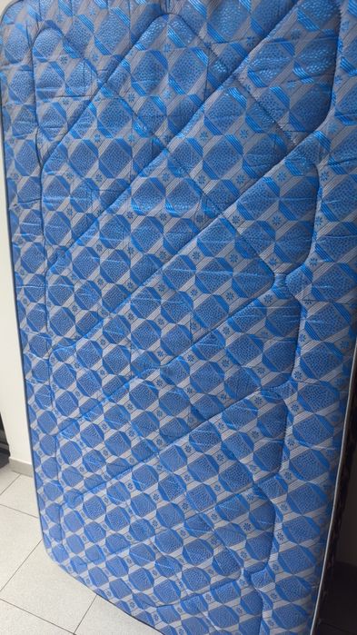 Cama solteiro com colchão