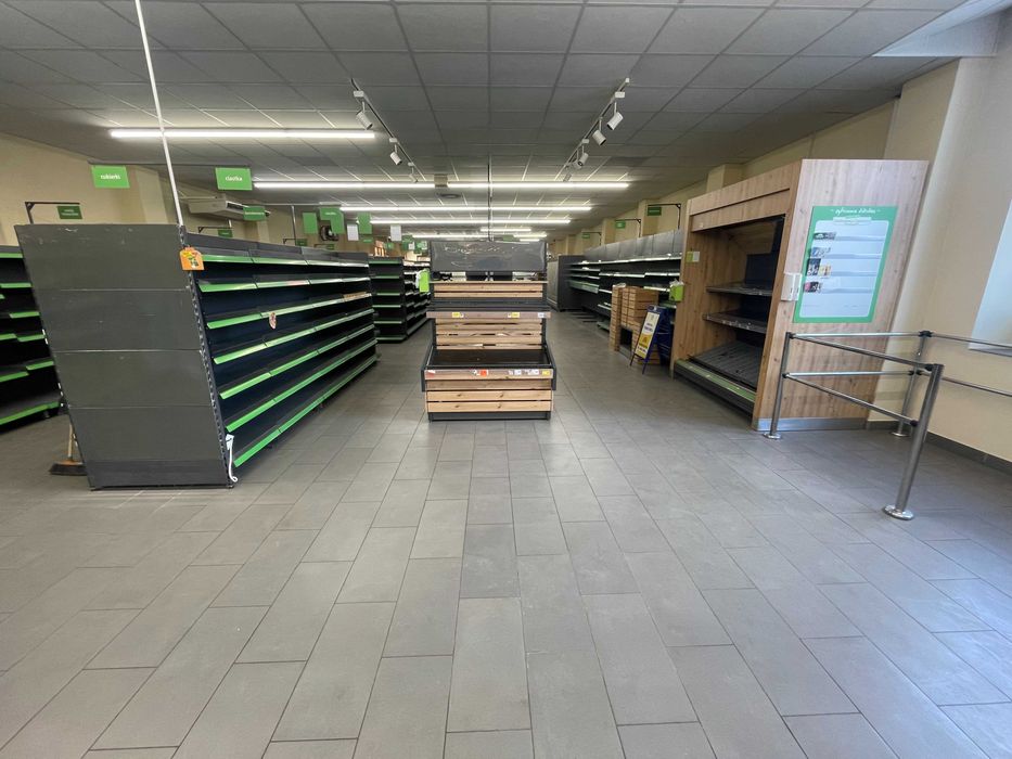 Lokal 400m2 (możliwe 800m2) po sklepie spożywczym, duży parking
