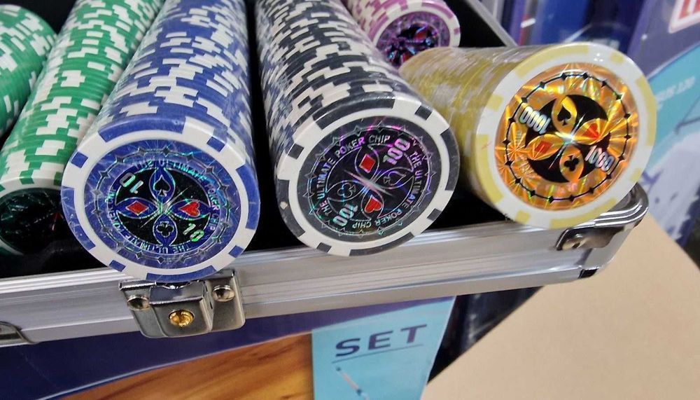 Покер набір в кейсі дві колоди 500фішок Виробник Польша Покерный набор