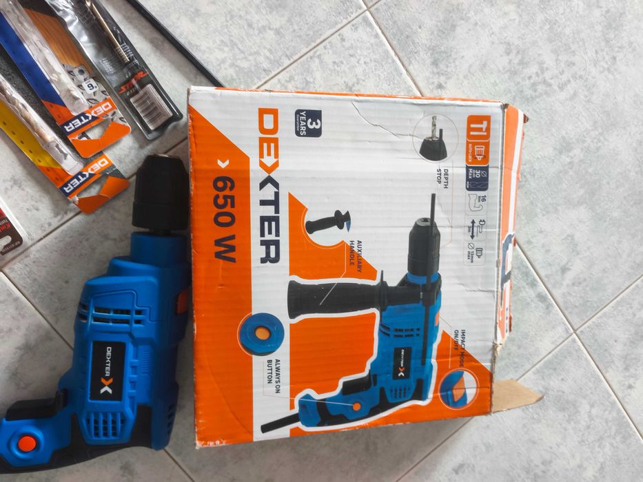 Parafusadeira Dexter 650 W com caixa e acessórios