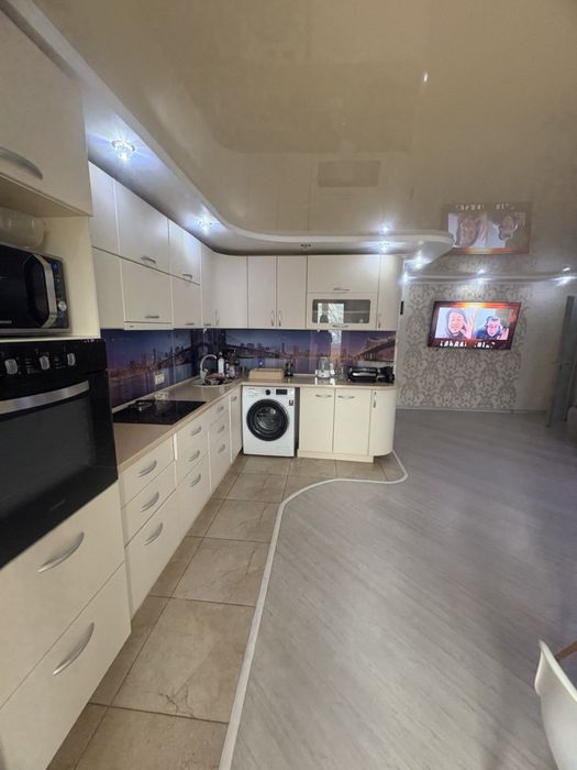 Продам 3-х кімнатну квартиру