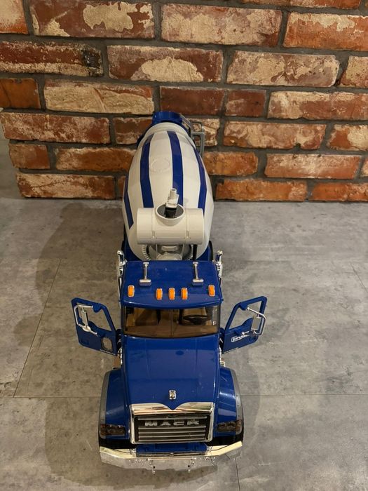 Betoniarka MACK Bruder 02814