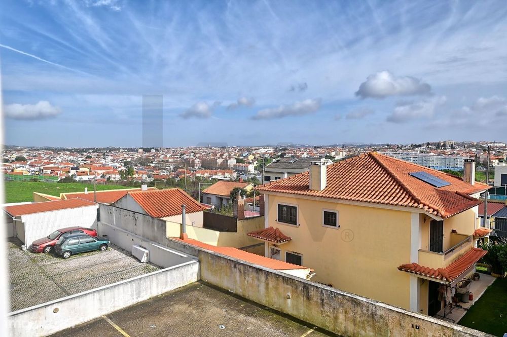 Apartamento T2 com Garagem Box, Estacionamento e Arrecadação –  São Do
