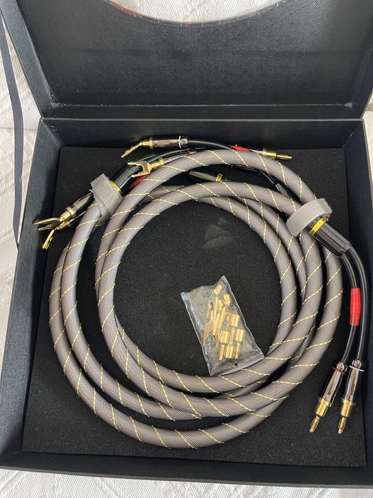 Excelentes Cabos de Coluna ( Dynavox )