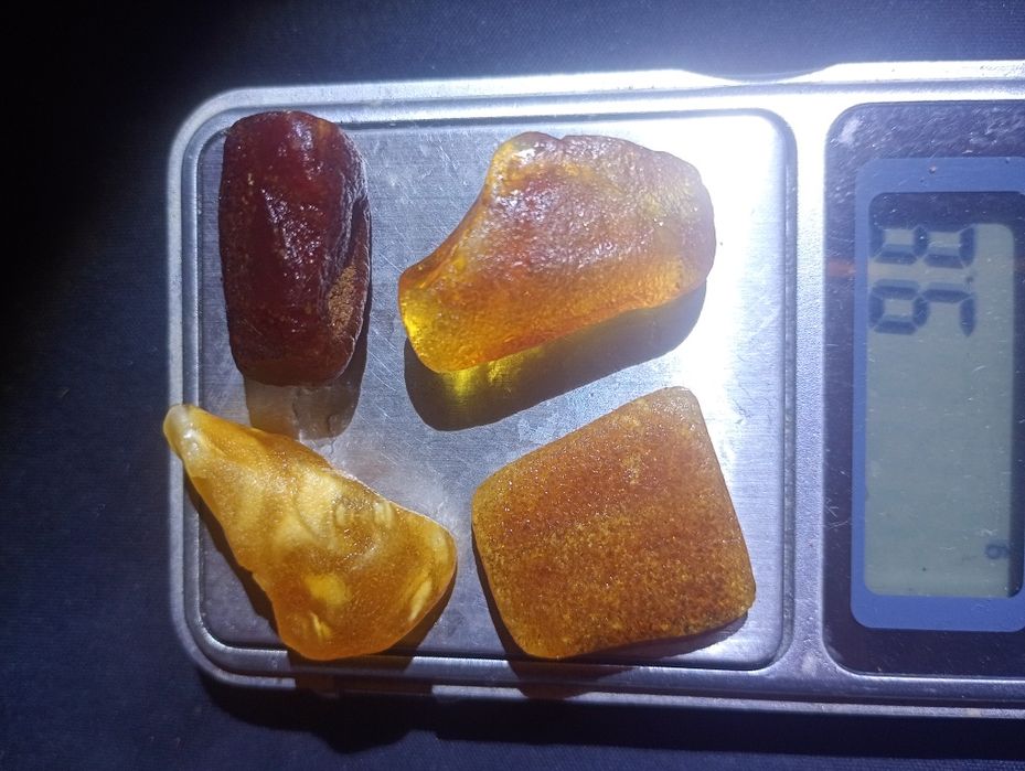 Bursztyn Bałtycki surowy 4szt