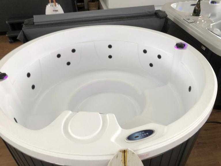 SPA Jacuzzi Redondo desde 5.535€ - Mergulho Salgado