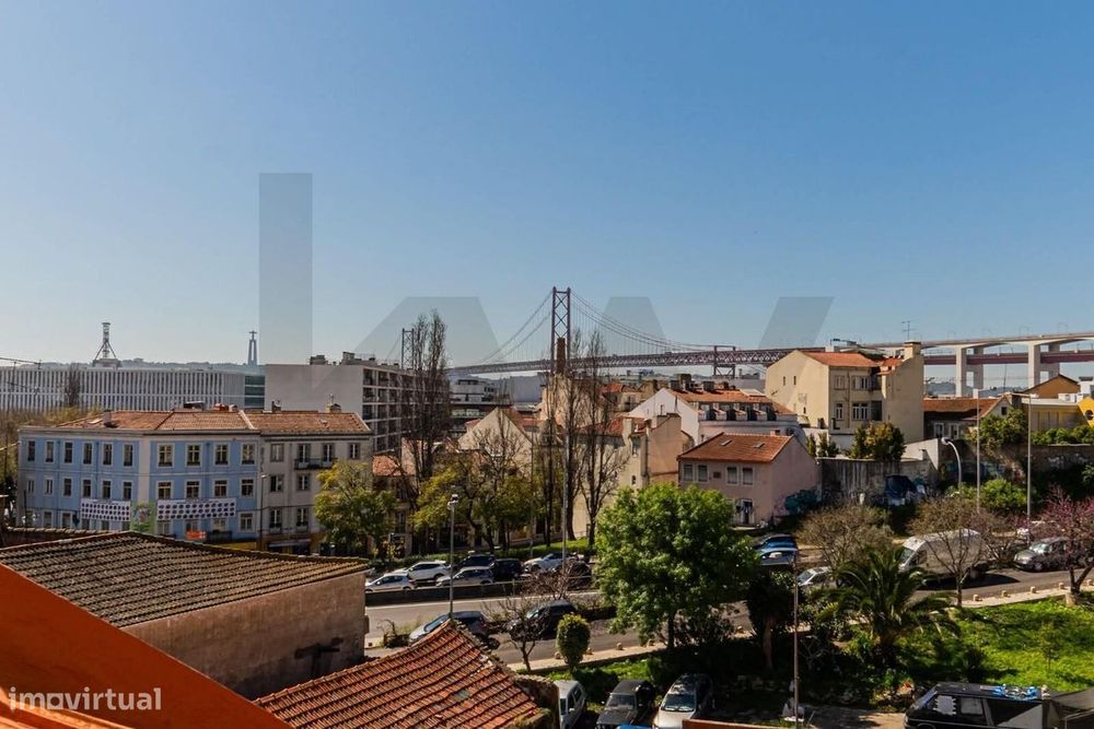 Fantástico Duplex T2 Em Alcântara | Rua Calma | 73 M²