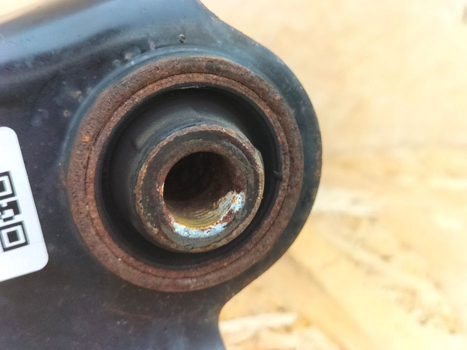 Mitsubishi Eclipse Cross 17- рычаг задний нижний правый / левый