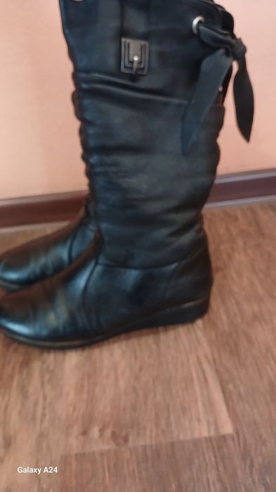 Сапожки  та босоніжки  для дівчинки