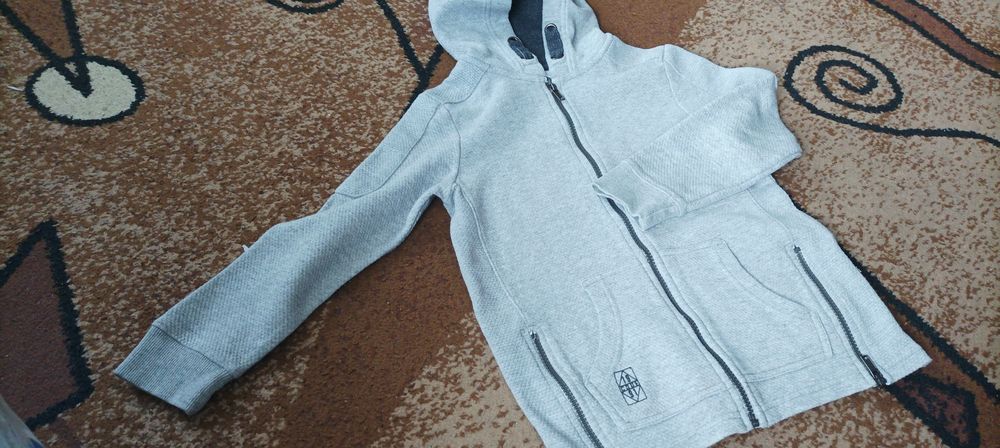 Elegancka bluza dresowa z kapturem 7-8 lat szara gratis koszulka polo