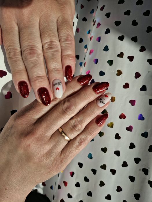 Манікюр та педикюр