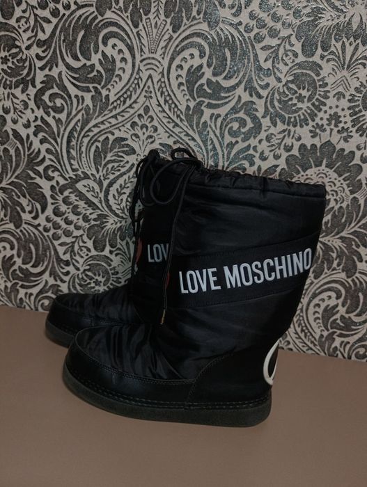Сапоги Мунбути від Moschino Love