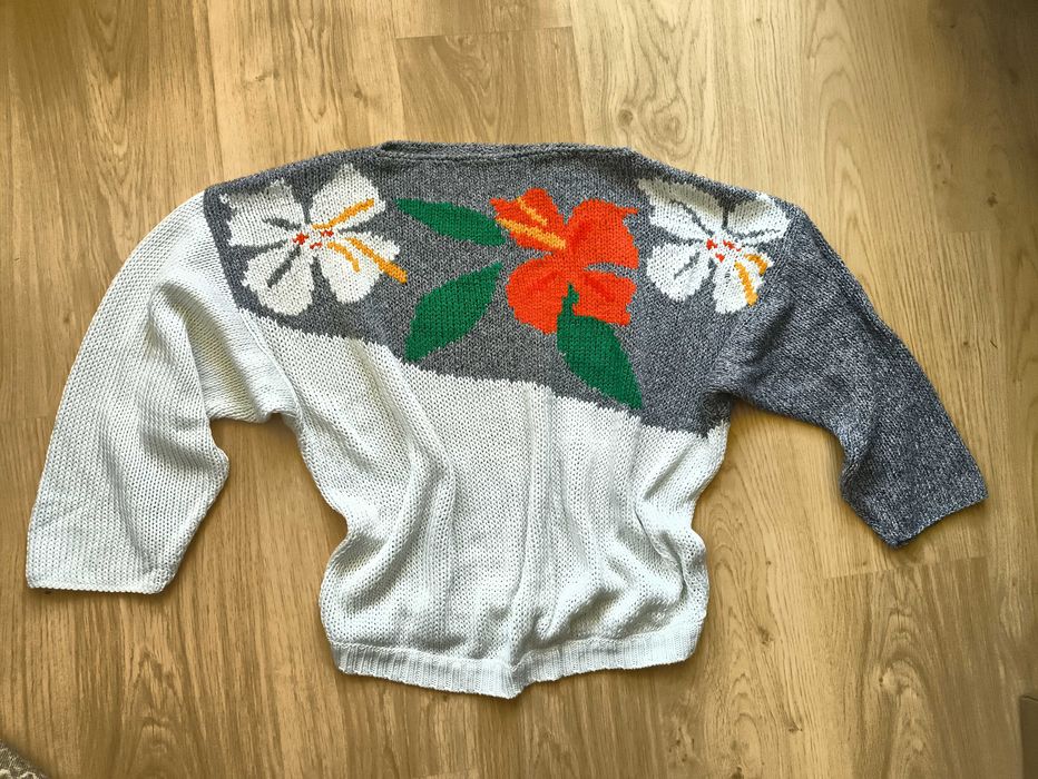 Sweter w kwiaty, rozmiar M