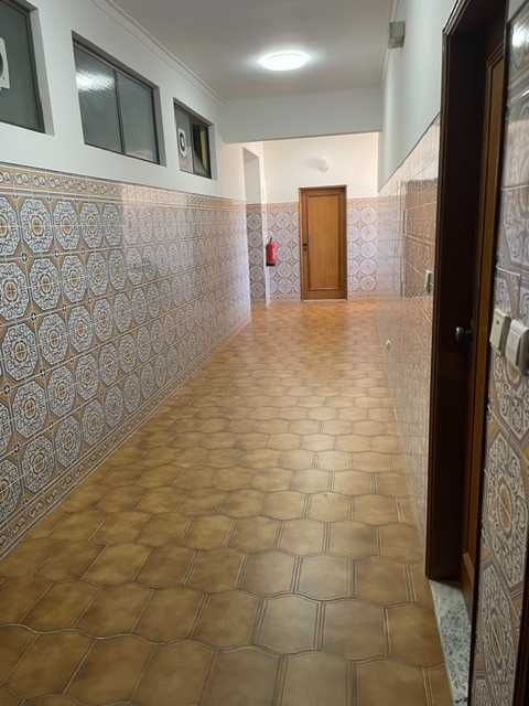 Arrenda-se Escritório no Centro Comercial da Cruz de Pau