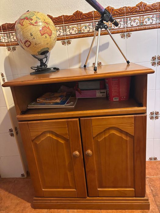 Guarda vestidos Pinho e cómoda de apoio