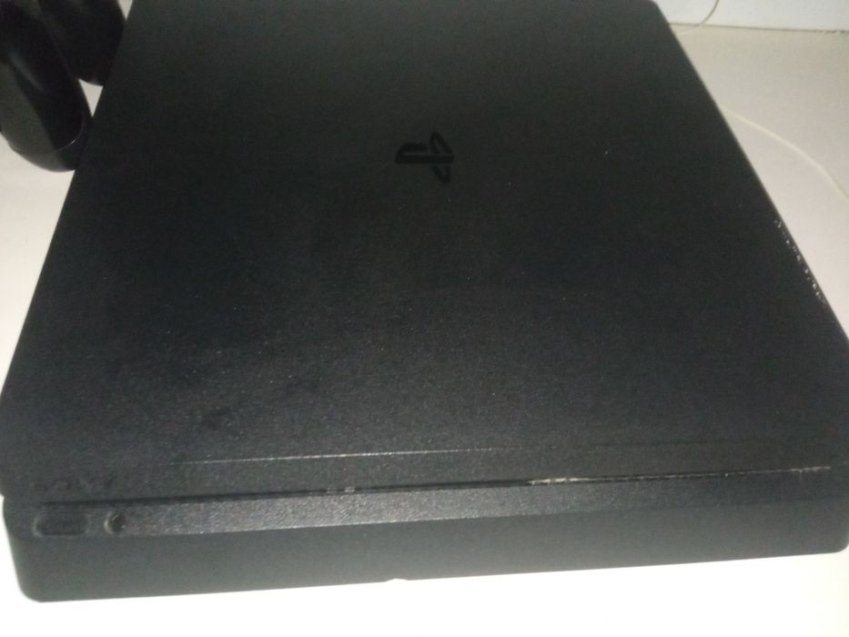 PS4 slim 400гб 
Підставка для зарядки джойстиків,
2 геймпада,