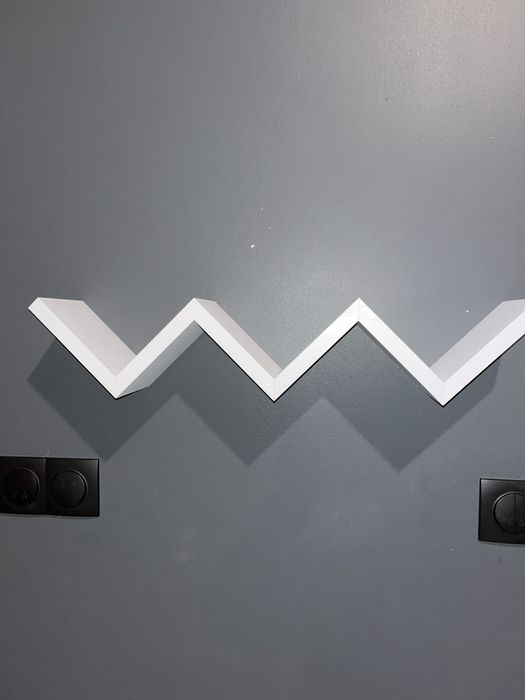 Półka ścienna biała wisząca