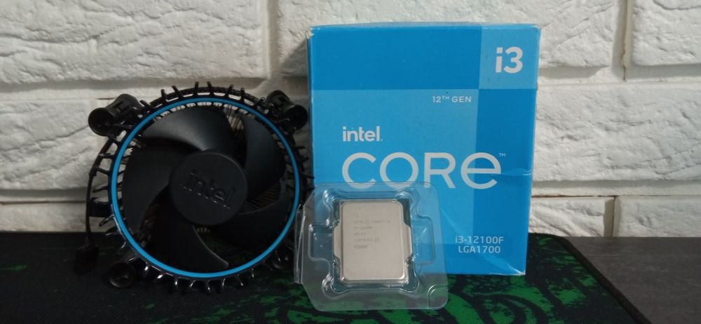 Процесор  Intel Core i3-12100f