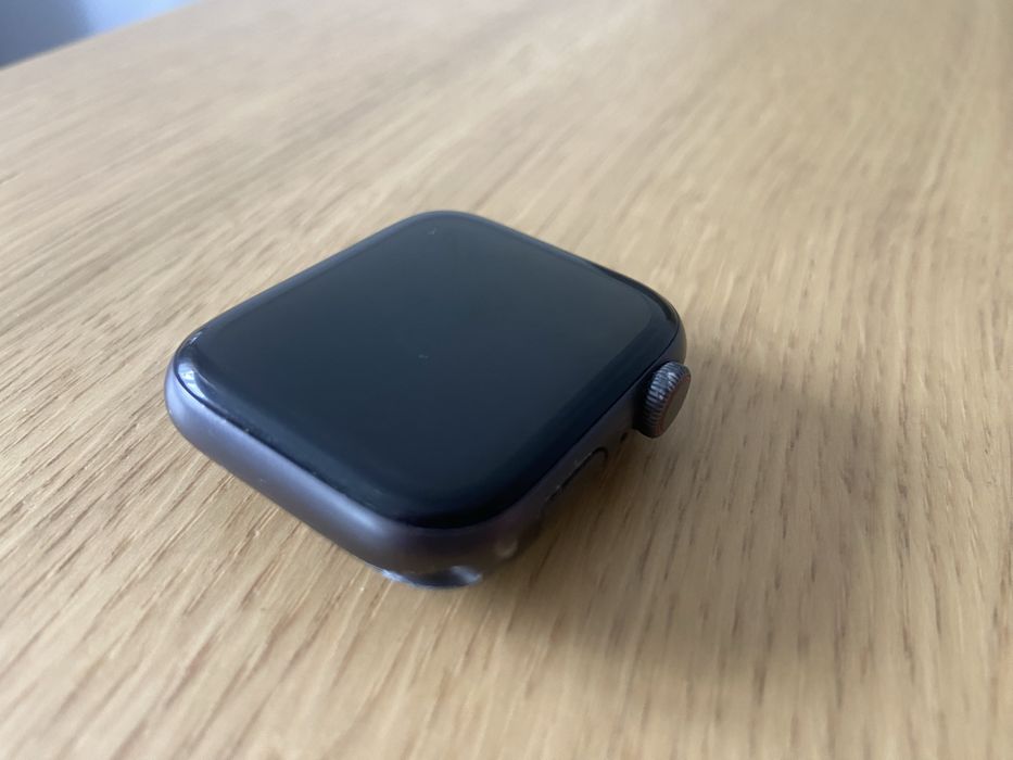 Apple Watch SE 44 mm GPS + Cellular