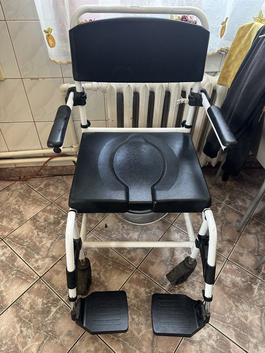 Krzeslo wc wozek medyczny sanitarny kapielowy toalta prysznicowy osoby starsze niepelnosprawne