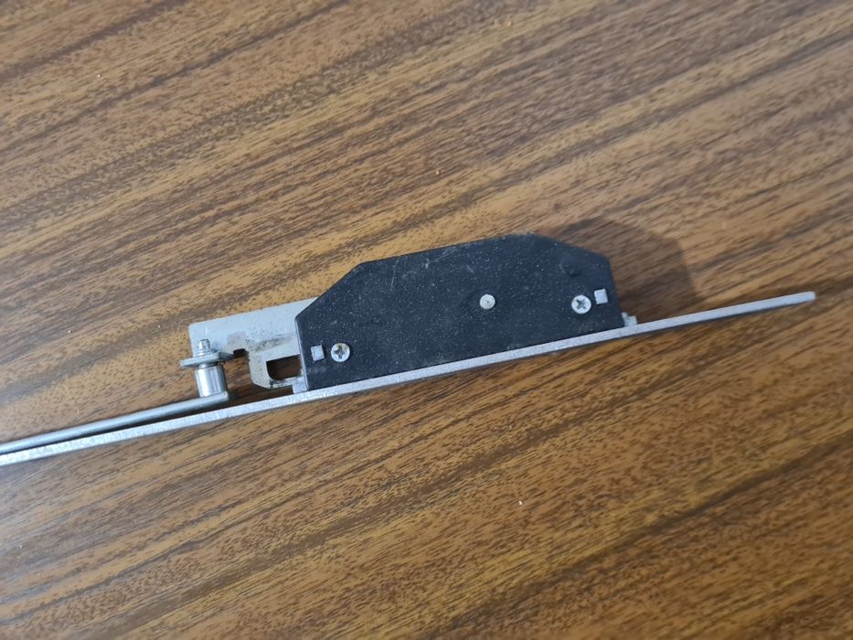 Fechadura multiponto de embutir

Sem maçaneta nem cilindro/canh