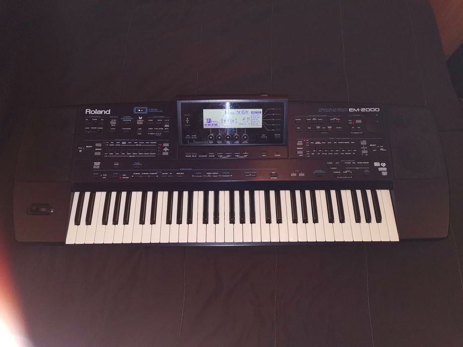 Roland EM 2000 como novo