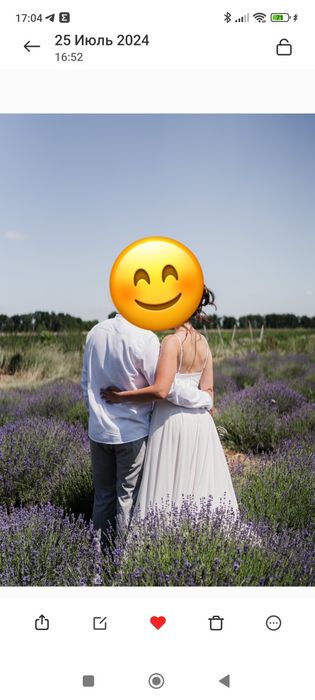 Гарна весільна сукня
