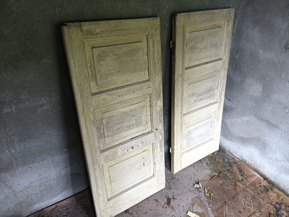 Portas e janelas antigas. Antiguidades