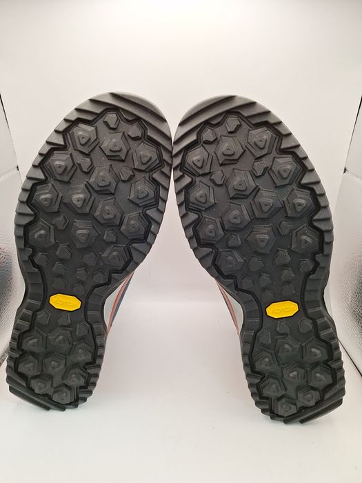 Buty trekingowe LOWA unisex 42 GORE-TEX vibram