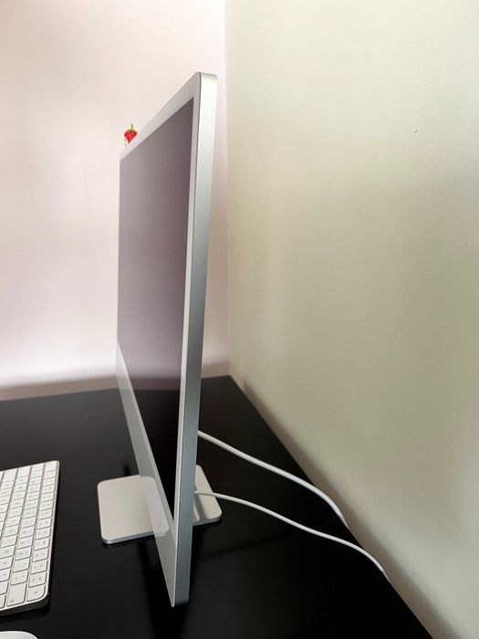 iMac APPLE Cinzento (24'' - Apple M3 8-core - RAM: 8 GB - 256 GB SSD - GPU 8-Core)