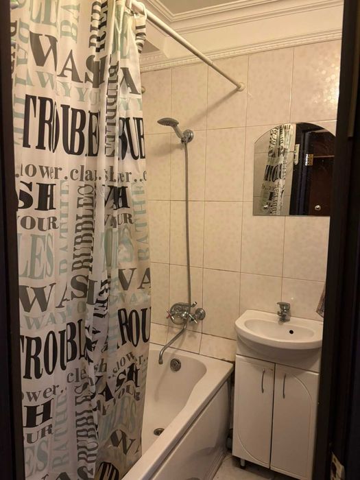 продам 2-х кімн. метро Васильківська, без комісіі