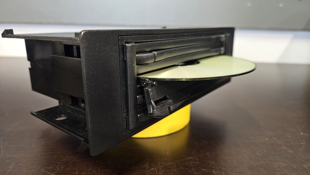 Oryginalny Magazynek CD Volvo 850 S70 V70 C70 | OEM